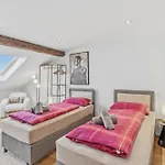 بيت للعطل Bat Solutions Altstadt - Alles Was Ein Nicht Bietet - Direkt Am Beruehmten Wasserfall - 151 Qm Stadthaus Von 1732 Fuer 12 Personen - Dachterrasse Mit Grill & Weinbergblick - Garage & Weinkeller *