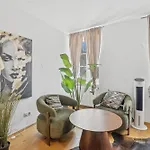 Bat Solutions Altstadt - Alles Was Ein Nicht Bietet - Direkt Am Beruehmten Wasserfall - 151 Qm Stadthaus Von 1732 Fuer 12 Personen - Dachterrasse Mit Grill & Weinbergblick - Garage & Weinkeller بيت للعطل *