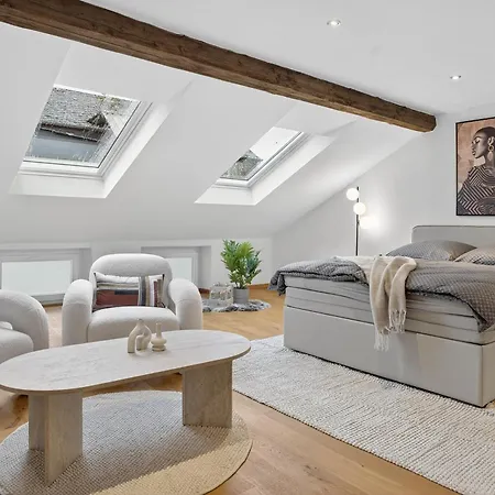 3 Queen Beds Waterfall Garage Terrace Center Vakantiehuis