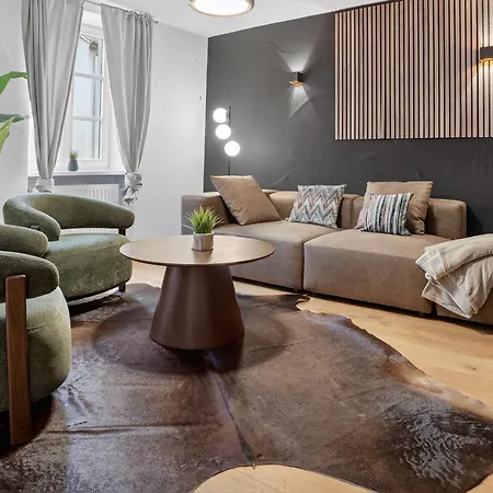 Bat Home Solutions Saarburg Altstadt - Alles Was Ein Hotel Nicht Bietet - Direkt Am Beruehmten Wasserfall - 151 Qm Stadthaus Von 1732 Fuer 12 Personen - Dachterrasse Mit Grill & Weinbergblick - Garage & Weinkeller Σπίτι διακοπών *