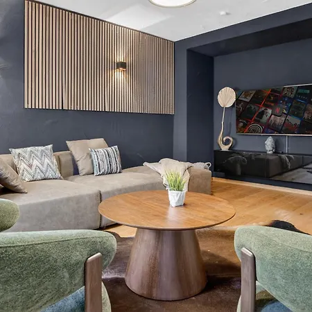 3 Queen Beds Waterfall Garage Terrace Center *