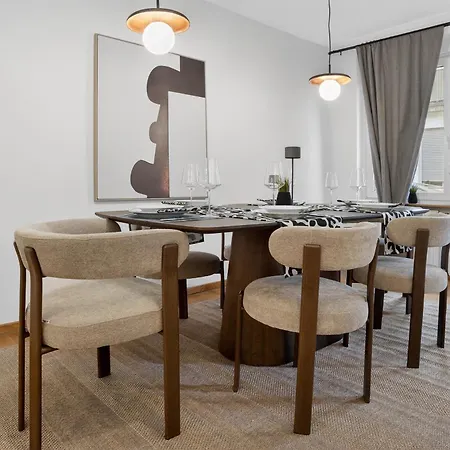 Bat Home Solutions Saarburg Altstadt - Alles Was Ein Hotel Nicht Bietet - Direkt Am Beruehmten Wasserfall - 151 Qm Stadthaus Von 1732 Fuer 12 Personen - Dachterrasse Mit Grill & Weinbergblick - Garage & Weinkeller * Saarburg