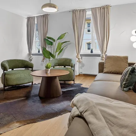 Bat Home Solutions Saarburg Altstadt - Alles Was Ein Hotel Nicht Bietet - Direkt Am Beruehmten Wasserfall - 151 Qm Stadthaus Von 1732 Fuer 12 Personen - Dachterrasse Mit Grill & Weinbergblick - Garage & Weinkeller * Saarburg