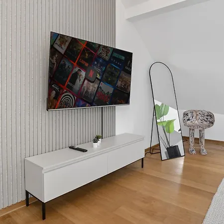 3 Queen Beds Waterfall Garage Terrace Center