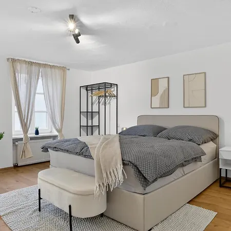 3 Queen Beds Waterfall Garage Terrace Center *