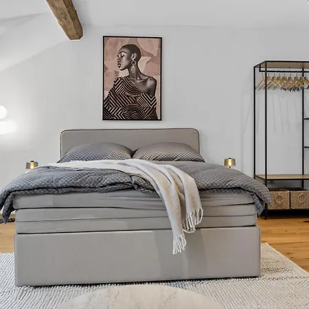 3 Queen Beds Waterfall Garage Terrace Center *