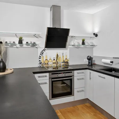 Prázdninový dům Bat Home Solutions Saarburg Altstadt - Alles Was Ein Hotel Nicht Bietet - Direkt Am Beruehmten Wasserfall - 151 Qm Stadthaus Von 1732 Fuer 12 Personen - Dachterrasse Mit Grill & Weinbergblick - Garage & Weinkeller Saarburg