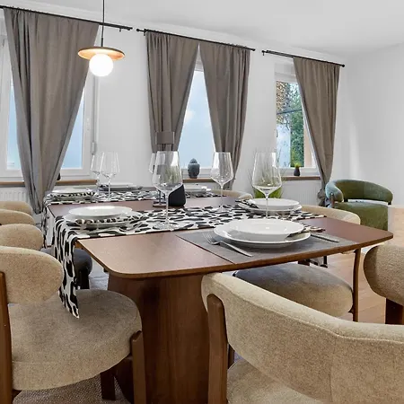 Bat Home Solutions Saarburg Altstadt - Alles Was Ein Hotel Nicht Bietet - Direkt Am Beruehmten Wasserfall - 151 Qm Stadthaus Von 1732 Fuer 12 Personen - Dachterrasse Mit Grill & Weinbergblick - Garage & Weinkeller Σπίτι διακοπών