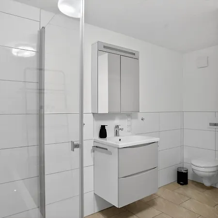 3 Queen Beds Waterfall Garage Terrace Center Vakantiehuis