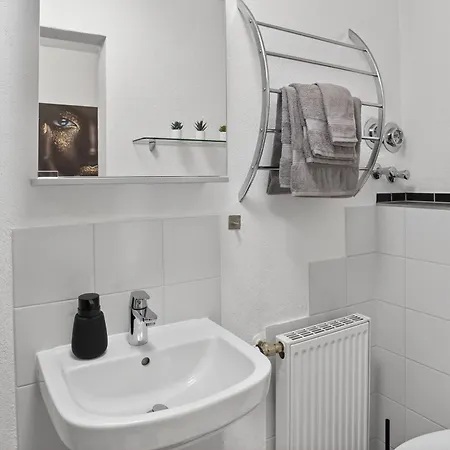 3 Queen Beds Waterfall Garage Terrace Center Vakantiehuis Saarburg