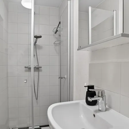 3 Queen Beds Waterfall Garage Terrace Center