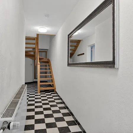 3 Queen Beds Waterfall Garage Terrace Center