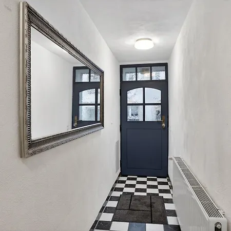 3 Queen Beds Waterfall Garage Terrace Center *