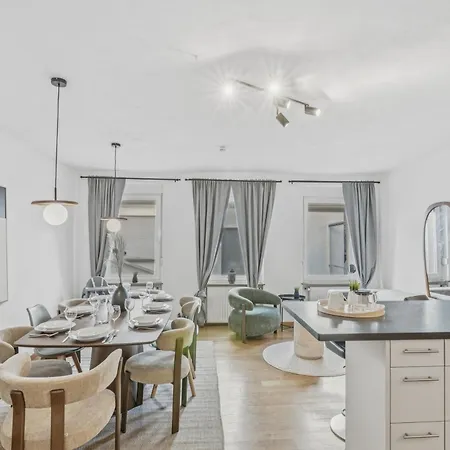 Bat Solutions Altstadt - Alles Was Ein Nicht Bietet - Direkt Am Beruehmten Wasserfall - 151 Qm Stadthaus Von 1732 Fuer 12 Personen - Dachterrasse Mit Grill & Weinbergblick - Garage & Weinkeller * Saarburg