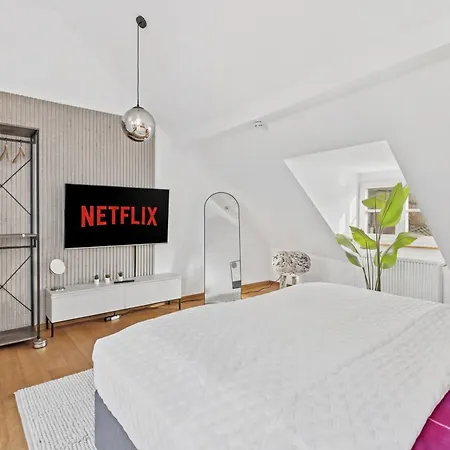 Bat Solutions Altstadt - Alles Was Ein Nicht Bietet - Direkt Am Beruehmten Wasserfall - 151 Qm Stadthaus Von 1732 Fuer 12 Personen - Dachterrasse Mit Grill & Weinbergblick - Garage & Weinkeller Saarburg