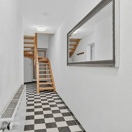 Holiday home Bat Solutions Altstadt - Alles Was Ein Nicht Bietet - Direkt Am Beruehmten Wasserfall - 151 Qm Stadthaus Von 1732 Fuer 12 Personen - Dachterrasse Mit Grill & Weinbergblick - Garage & Weinkeller Saarburg