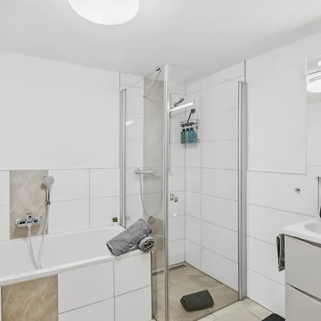 Bat Solutions Altstadt - Alles Was Ein Nicht Bietet - Direkt Am Beruehmten Wasserfall - 151 Qm Stadthaus Von 1732 Fuer 12 Personen - Dachterrasse Mit Grill & Weinbergblick - Garage & Weinkeller Holiday home *