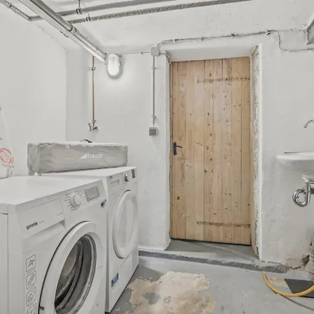 Σπίτι διακοπών Bat Solutions Altstadt - Alles Was Ein Nicht Bietet - Direkt Am Beruehmten Wasserfall - 151 Qm Stadthaus Von 1732 Fuer 12 Personen - Dachterrasse Mit Grill & Weinbergblick - Garage & Weinkeller *