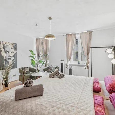 Σπίτι διακοπών Bat Solutions Altstadt - Alles Was Ein Nicht Bietet - Direkt Am Beruehmten Wasserfall - 151 Qm Stadthaus Von 1732 Fuer 12 Personen - Dachterrasse Mit Grill & Weinbergblick - Garage & Weinkeller