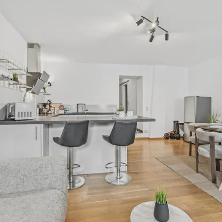 Bat Solutions Altstadt - Alles Was Ein Nicht Bietet - Direkt Am Beruehmten Wasserfall - 151 Qm Stadthaus Von 1732 Fuer 12 Personen - Dachterrasse Mit Grill & Weinbergblick - Garage & Weinkeller *