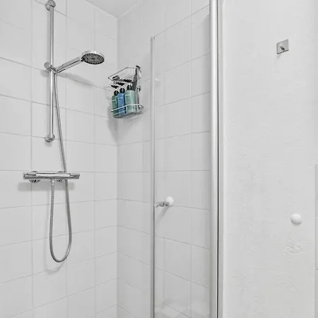 Bat Solutions Altstadt - Alles Was Ein Nicht Bietet - Direkt Am Beruehmten Wasserfall - 151 Qm Stadthaus Von 1732 Fuer 12 Personen - Dachterrasse Mit Grill & Weinbergblick - Garage & Weinkeller Saarburg