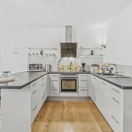 Bat Solutions Altstadt - Alles Was Ein Nicht Bietet - Direkt Am Beruehmten Wasserfall - 151 Qm Stadthaus Von 1732 Fuer 12 Personen - Dachterrasse Mit Grill & Weinbergblick - Garage & Weinkeller Σπίτι διακοπών *