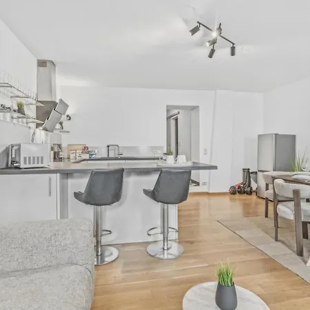 Bat Solutions Altstadt - Alles Was Ein Nicht Bietet - Direkt Am Beruehmten Wasserfall - 151 Qm Stadthaus Von 1732 Fuer 12 Personen - Dachterrasse Mit Grill & Weinbergblick - Garage & Weinkeller * Saarburg