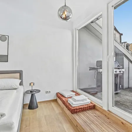 Bat Solutions Altstadt - Alles Was Ein Nicht Bietet - Direkt Am Beruehmten Wasserfall - 151 Qm Stadthaus Von 1732 Fuer 12 Personen - Dachterrasse Mit Grill & Weinbergblick - Garage & Weinkeller *