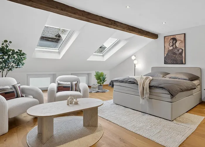 3 Queen Beds Waterfall Garage Terrace Center Ferienhaus