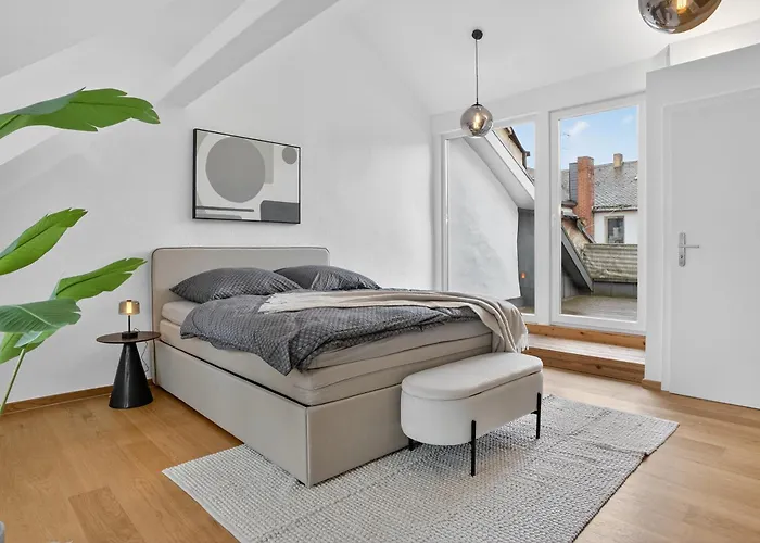 Bat Home Solutions Saarburg Altstadt - Alles Was Ein Hotel Nicht Bietet - Direkt Am Beruehmten Wasserfall - 151 Qm Stadthaus Von 1732 Fuer 12 Personen - Dachterrasse Mit Grill & Weinbergblick - Garage & Weinkeller * Saarburg