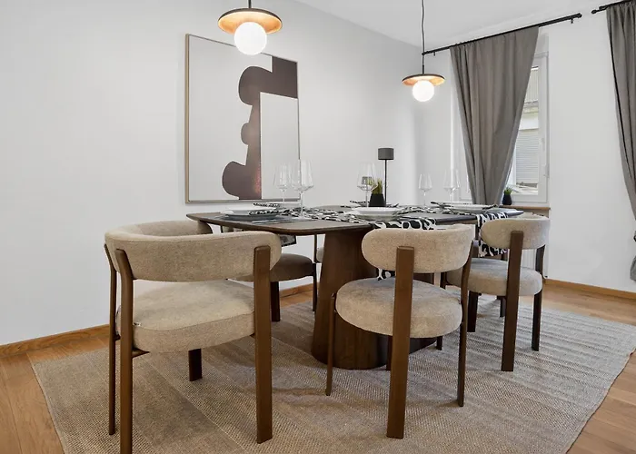 Bat Home Solutions Saarburg Altstadt - Alles Was Ein Hotel Nicht Bietet - Direkt Am Beruehmten Wasserfall - 151 Qm Stadthaus Von 1732 Fuer 12 Personen - Dachterrasse Mit Grill & Weinbergblick - Garage & Weinkeller * Saarburg