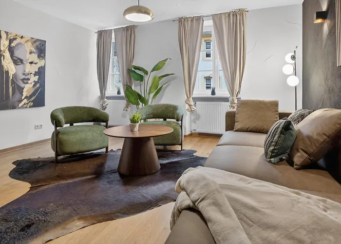 Bat Home Solutions Saarburg Altstadt - Alles Was Ein Hotel Nicht Bietet - Direkt Am Beruehmten Wasserfall - 151 Qm Stadthaus Von 1732 Fuer 12 Personen - Dachterrasse Mit Grill & Weinbergblick - Garage & Weinkeller * Saarburg