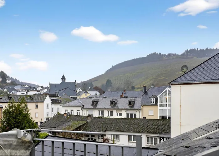 Bat Home Solutions Saarburg Altstadt - Alles Was Ein Hotel Nicht Bietet - Direkt Am Beruehmten Wasserfall - 151 Qm Stadthaus Von 1732 Fuer 12 Personen - Dachterrasse Mit Grill & Weinbergblick - Garage & Weinkeller