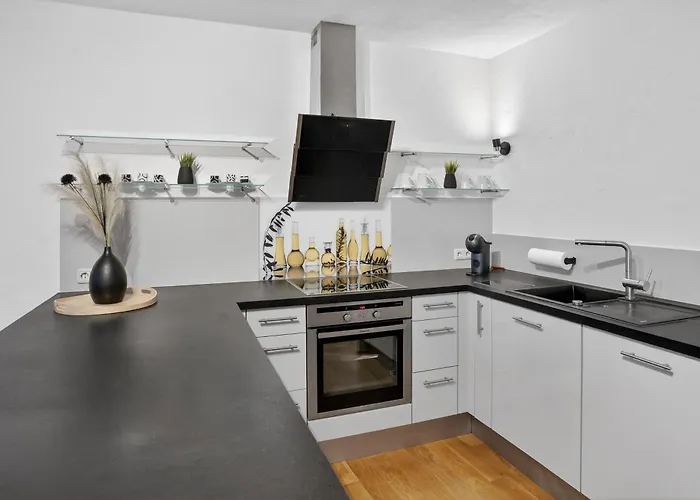 Σπίτι διακοπών Bat Home Solutions Saarburg Altstadt - Alles Was Ein Hotel Nicht Bietet - Direkt Am Beruehmten Wasserfall - 151 Qm Stadthaus Von 1732 Fuer 12 Personen - Dachterrasse Mit Grill & Weinbergblick - Garage & Weinkeller Saarburg