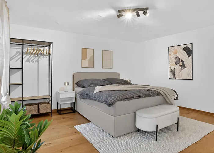 Ferienhaus 3 Queen Beds Waterfall Garage Terrace Center *