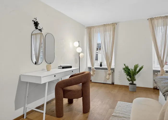 Bat Home Solutions Saarburg Altstadt - Alles Was Ein Hotel Nicht Bietet - Direkt Am Beruehmten Wasserfall - 151 Qm Stadthaus Von 1732 Fuer 12 Personen - Dachterrasse Mit Grill & Weinbergblick - Garage & Weinkeller Saarburg