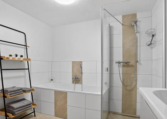 Σπίτι διακοπών Bat Home Solutions Saarburg Altstadt - Alles Was Ein Hotel Nicht Bietet - Direkt Am Beruehmten Wasserfall - 151 Qm Stadthaus Von 1732 Fuer 12 Personen - Dachterrasse Mit Grill & Weinbergblick - Garage & Weinkeller *