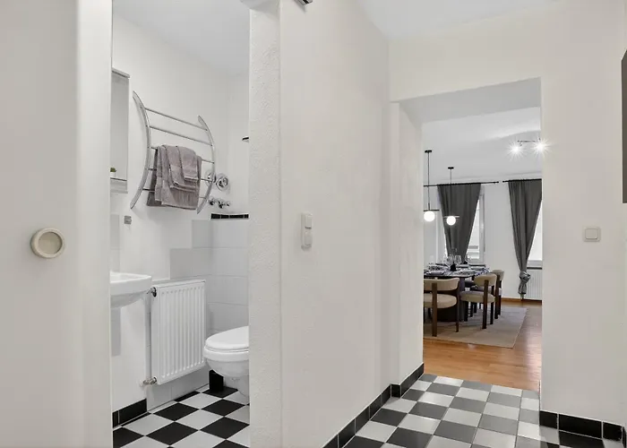 Bat Home Solutions Saarburg Altstadt - Alles Was Ein Hotel Nicht Bietet - Direkt Am Beruehmten Wasserfall - 151 Qm Stadthaus Von 1732 Fuer 12 Personen - Dachterrasse Mit Grill & Weinbergblick - Garage & Weinkeller Saarburg