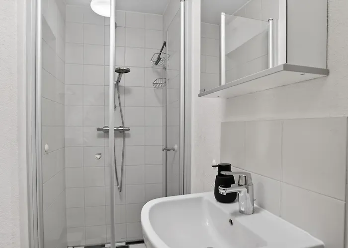 Bat Home Solutions Saarburg Altstadt - Alles Was Ein Hotel Nicht Bietet - Direkt Am Beruehmten Wasserfall - 151 Qm Stadthaus Von 1732 Fuer 12 Personen - Dachterrasse Mit Grill & Weinbergblick - Garage & Weinkeller