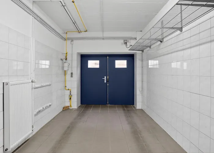 Ferienhaus 3 Queen Beds Waterfall Garage Terrace Center *