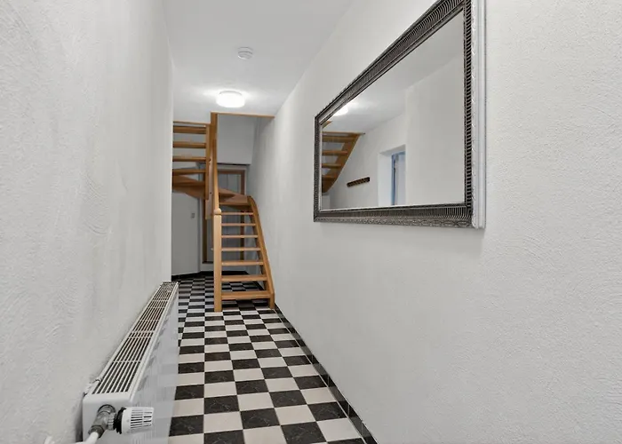 Bat Home Solutions Saarburg Altstadt - Alles Was Ein Hotel Nicht Bietet - Direkt Am Beruehmten Wasserfall - 151 Qm Stadthaus Von 1732 Fuer 12 Personen - Dachterrasse Mit Grill & Weinbergblick - Garage & Weinkeller