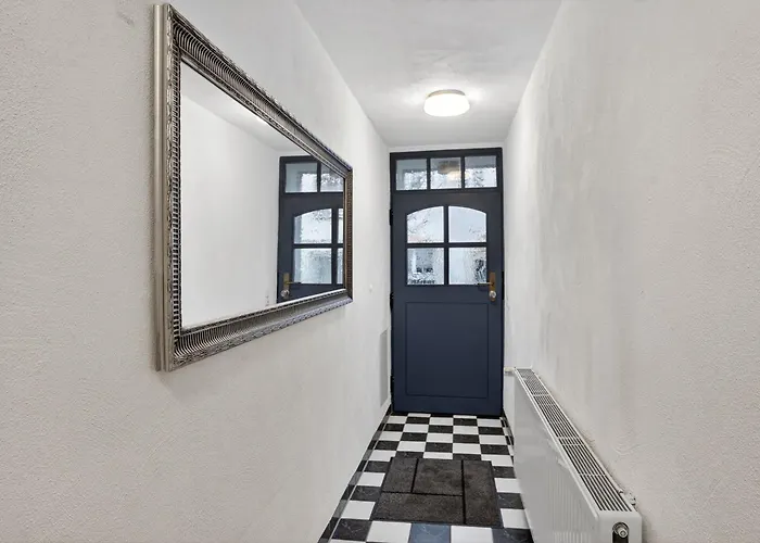 Bat Home Solutions Saarburg Altstadt - Alles Was Ein Hotel Nicht Bietet - Direkt Am Beruehmten Wasserfall - 151 Qm Stadthaus Von 1732 Fuer 12 Personen - Dachterrasse Mit Grill & Weinbergblick - Garage & Weinkeller *