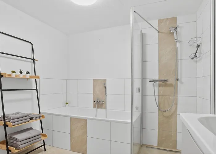 Bat Solutions Altstadt - Alles Was Ein Nicht Bietet - Direkt Am Beruehmten Wasserfall - 151 Qm Stadthaus Von 1732 Fuer 12 Personen - Dachterrasse Mit Grill & Weinbergblick - Garage & Weinkeller Holiday home Saarburg