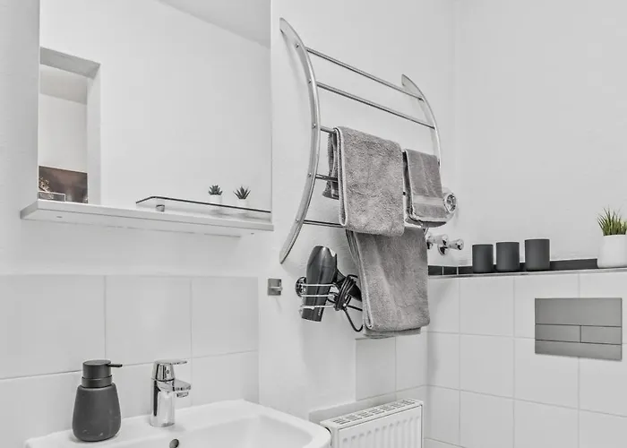 Bat Solutions Altstadt - Alles Was Ein Nicht Bietet - Direkt Am Beruehmten Wasserfall - 151 Qm Stadthaus Von 1732 Fuer 12 Personen - Dachterrasse Mit Grill & Weinbergblick - Garage & Weinkeller Holiday home *