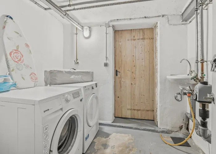 Holiday home Bat Solutions Altstadt - Alles Was Ein Nicht Bietet - Direkt Am Beruehmten Wasserfall - 151 Qm Stadthaus Von 1732 Fuer 12 Personen - Dachterrasse Mit Grill & Weinbergblick - Garage & Weinkeller *