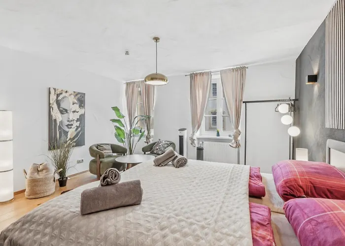 Holiday home Bat Solutions Altstadt - Alles Was Ein Nicht Bietet - Direkt Am Beruehmten Wasserfall - 151 Qm Stadthaus Von 1732 Fuer 12 Personen - Dachterrasse Mit Grill & Weinbergblick - Garage & Weinkeller