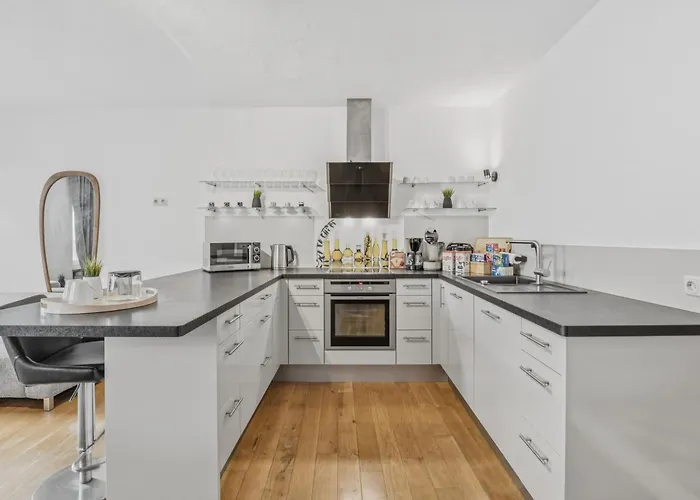 Bat Solutions Altstadt - Alles Was Ein Nicht Bietet - Direkt Am Beruehmten Wasserfall - 151 Qm Stadthaus Von 1732 Fuer 12 Personen - Dachterrasse Mit Grill & Weinbergblick - Garage & Weinkeller Saarburg